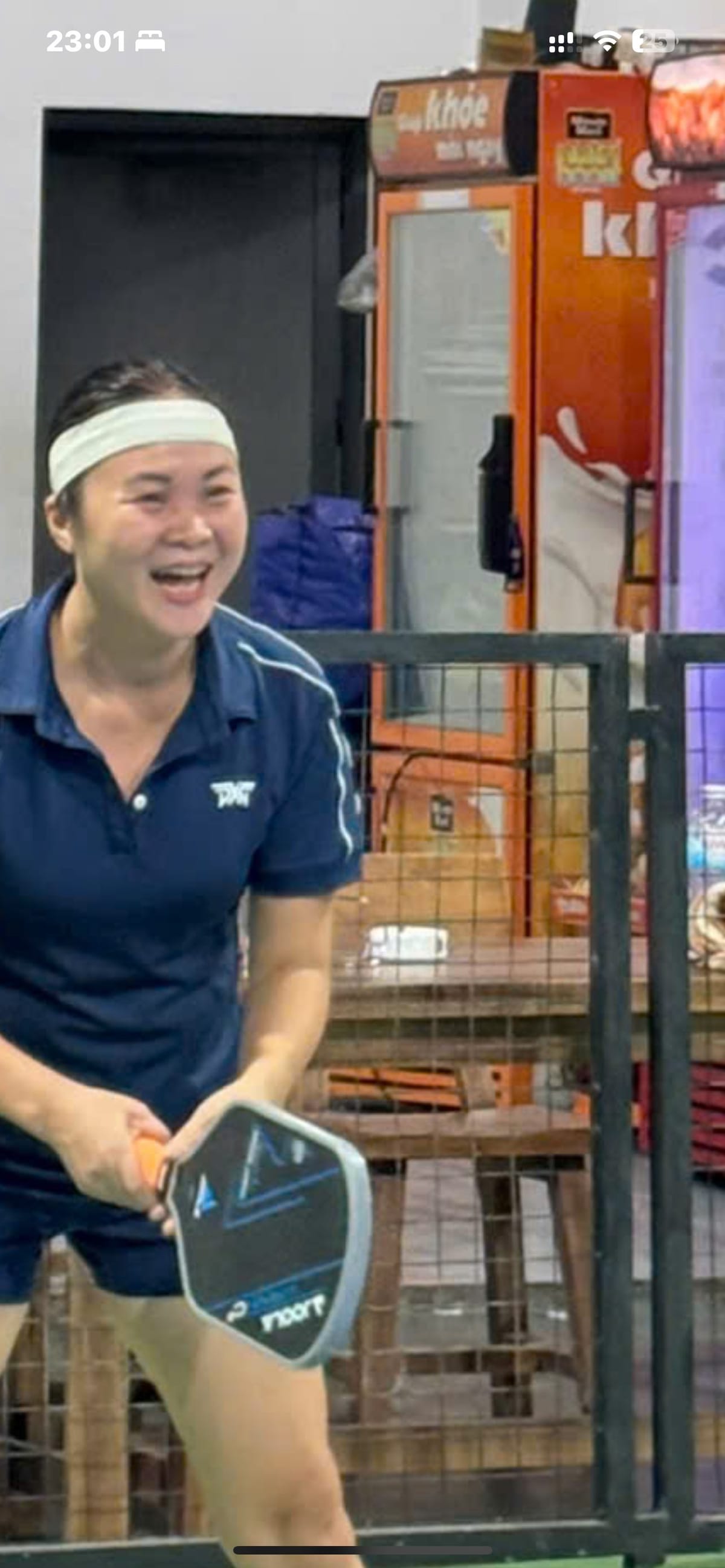 Học viên nữ tập Pickleball tại AMZ